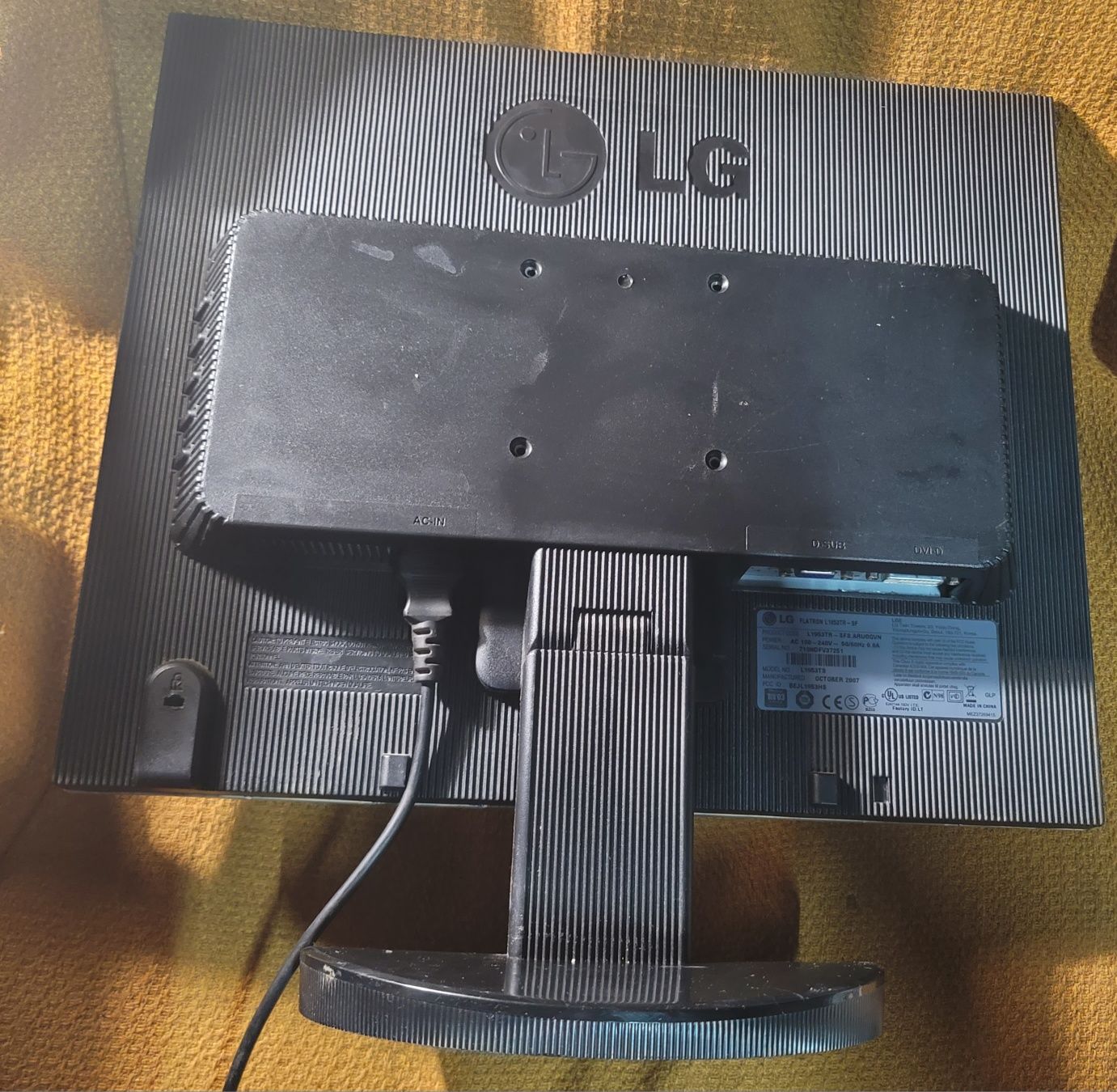Распродажа,шара,Монитор LG Flatrone 1953TR-SF,кабель питан,sharp