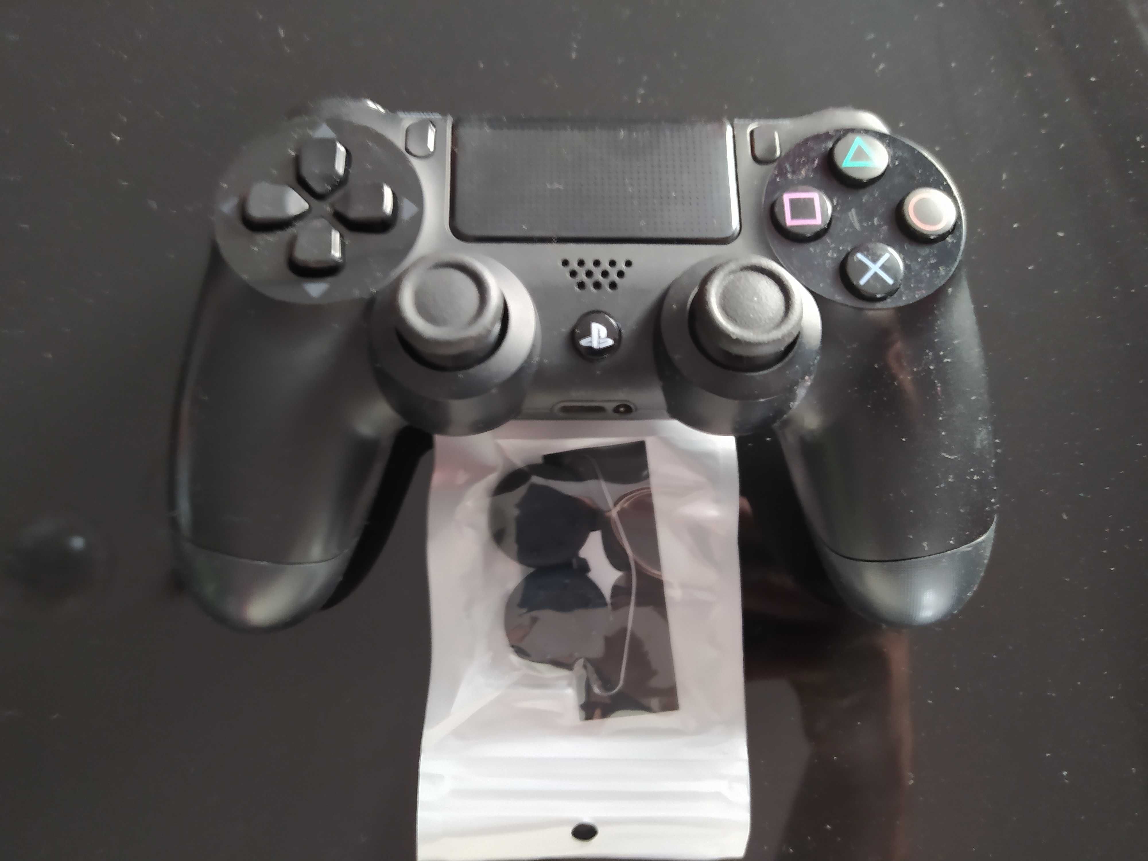 Pad do PS4 czarny w pełni sprawny oryginał + nakładki