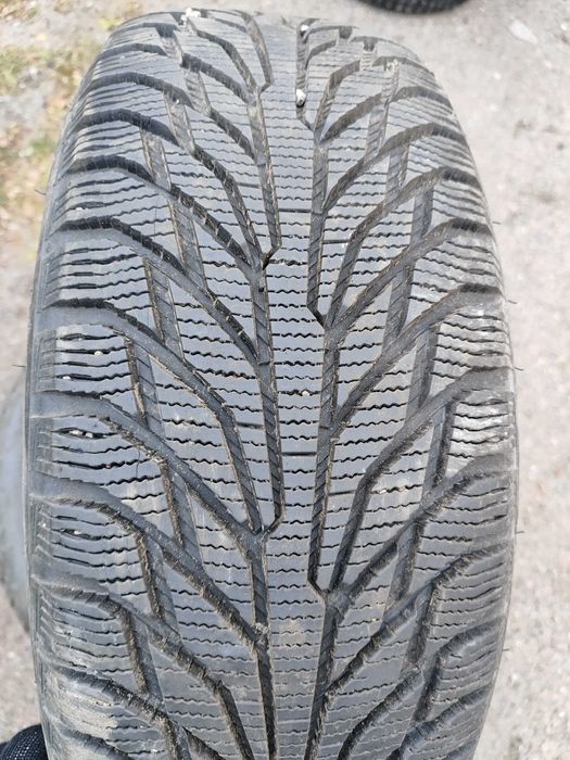 Резина зимняя STARMAXX 215/55R17. Комплект. Состояние новой