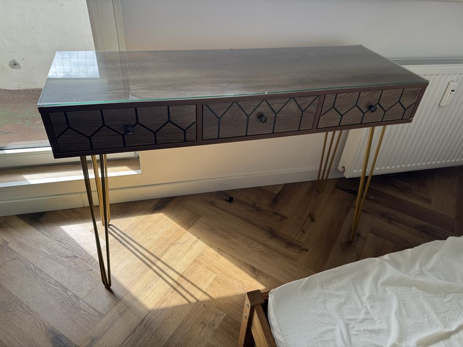 Biurko, Toaletka, konsola z ochroną szybą