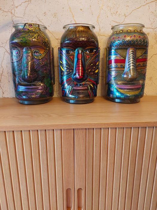 Frascos em forma de faces. Pintadas à mão e assinadas pelo artista.