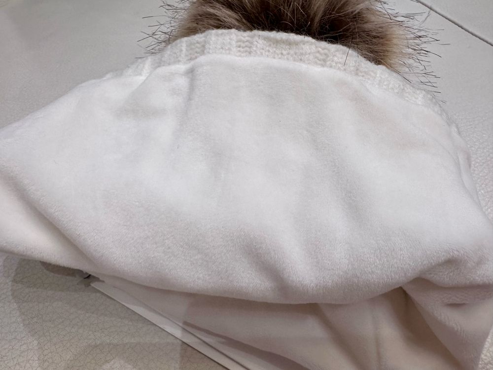 Шапка Calvin Klein з помпоном зі штучного хутра. Оригінал.