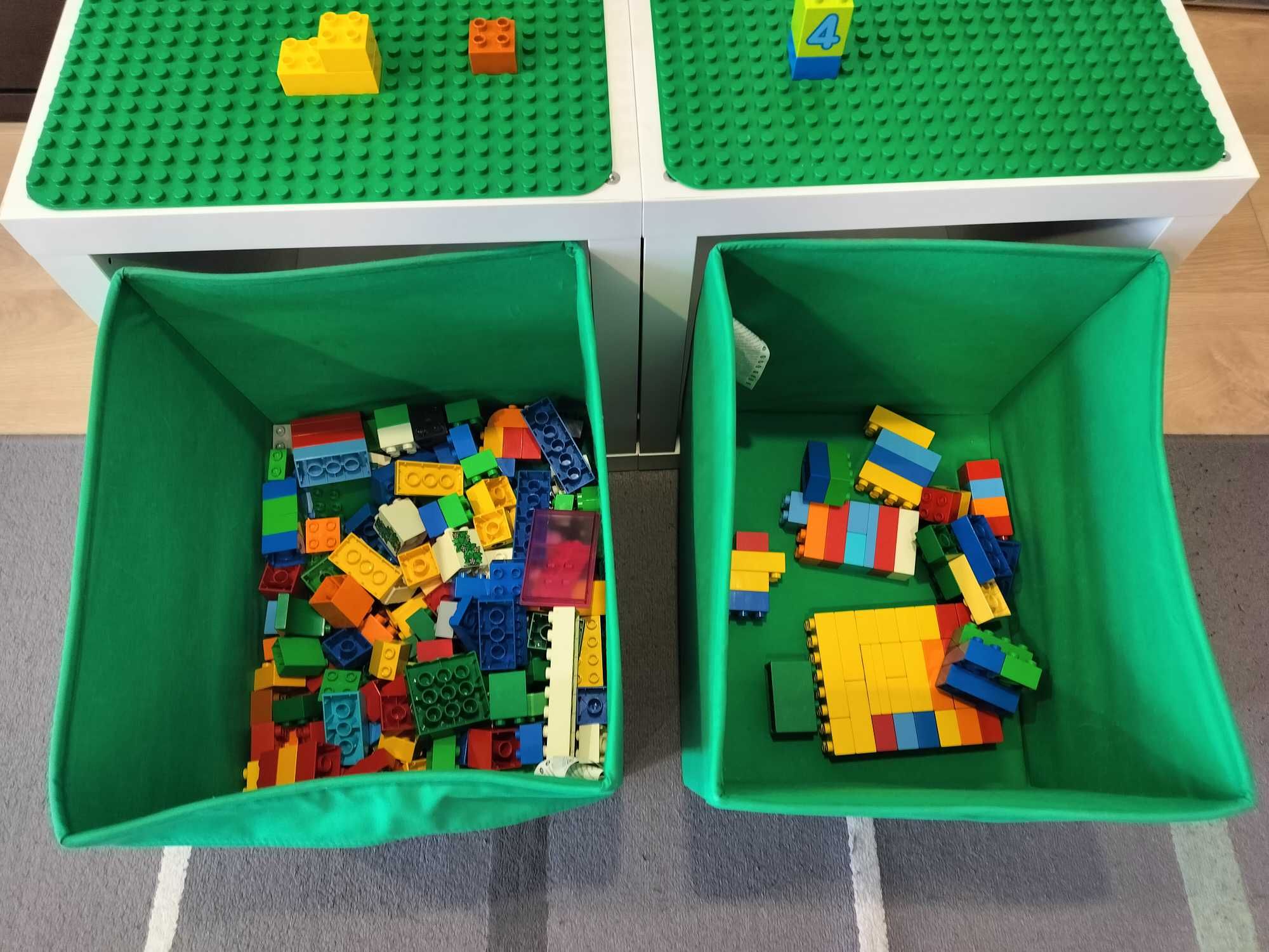 Lego Duplo + móvel de arrumação com bases de construção