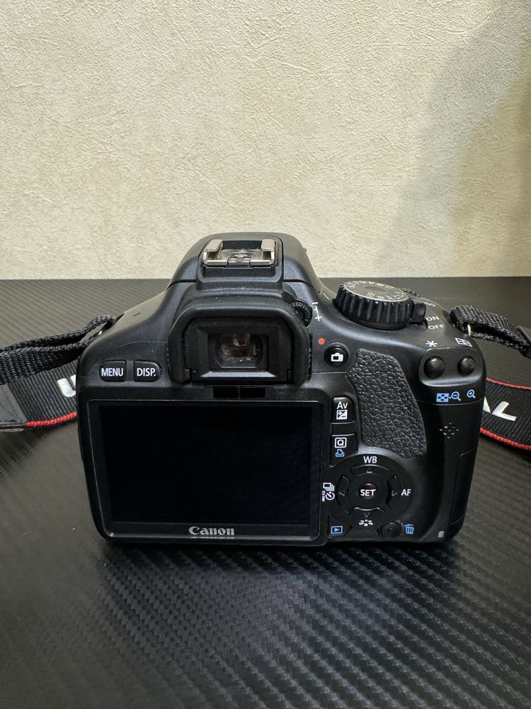 Canon 550D (Rebel T2i) з kit 18-55 обʼєктивом в ідеальному стані