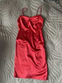 Червоне атлесне плаття