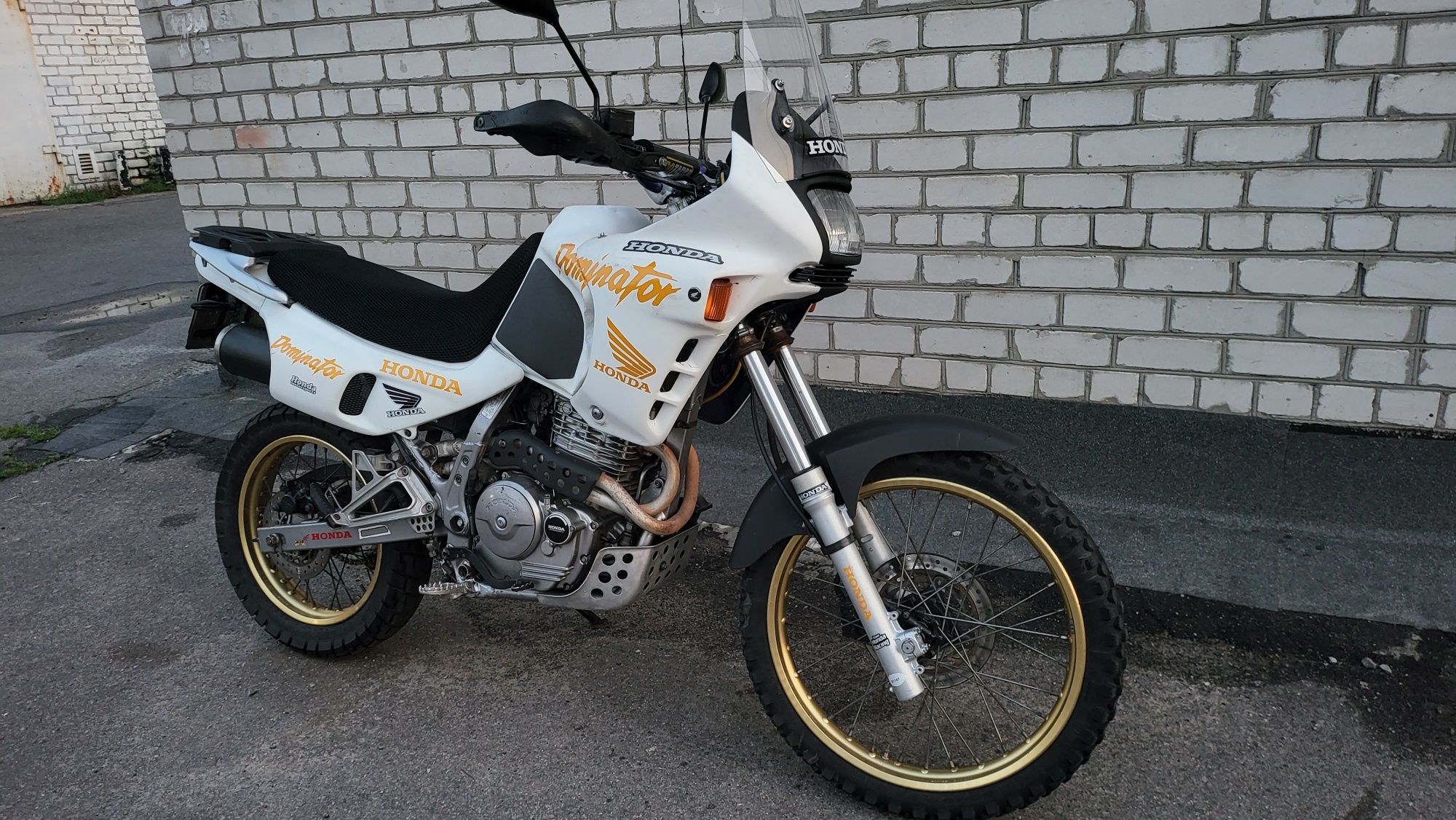 Honda NX650 Dominator