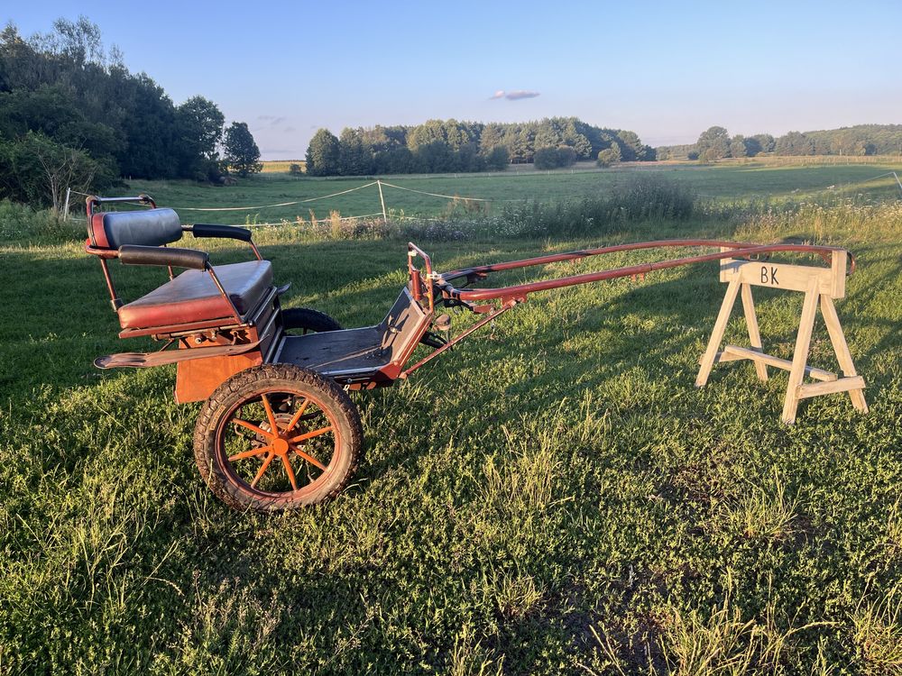 Bryczka dwukołowa dla kuca; dwukółka