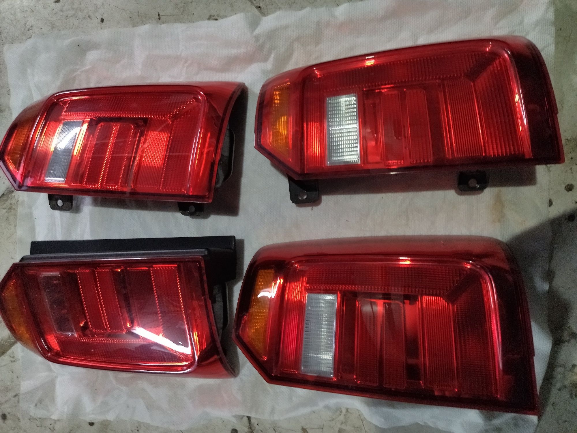 Lampy Caddy tył 2k5