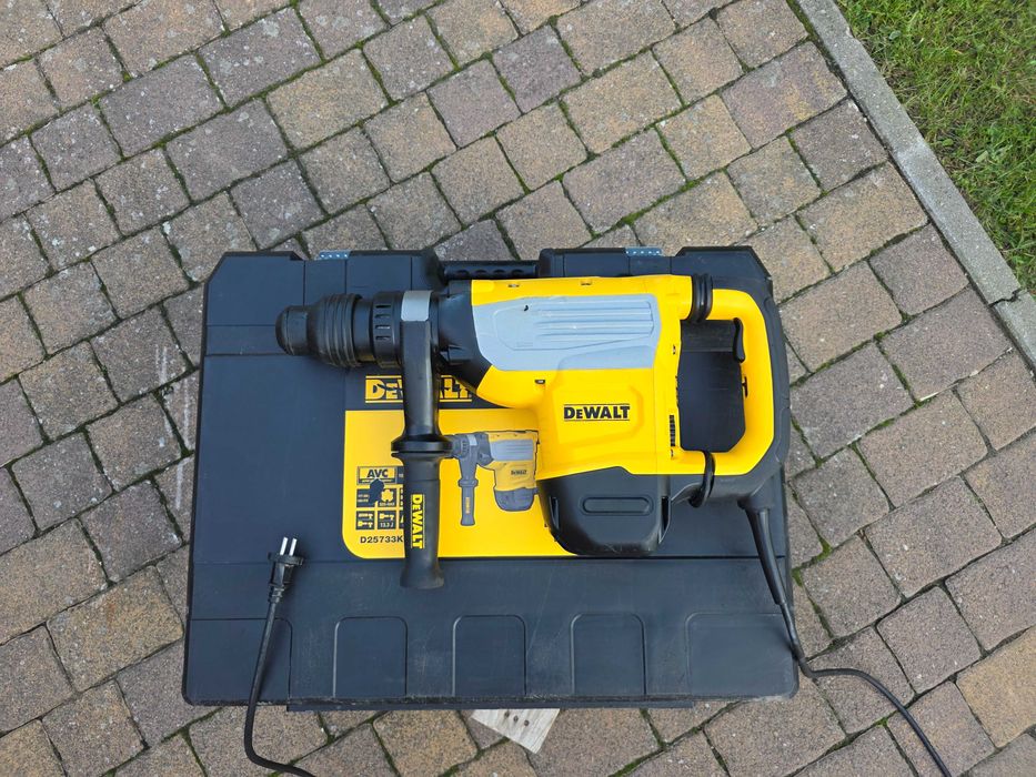 DEWALT D25733 młot udarowo obrotowy rok 2023 stan BDB walizka