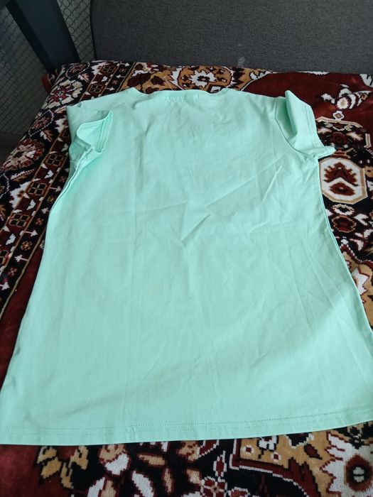 Нова футболка жіноча