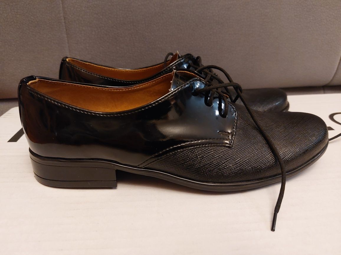 Eleganckie czarne buty dla chłopca 35/36