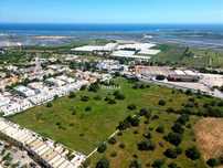 Lote urbano de 39.431 m2 para construção de Empreendimento em Tavira