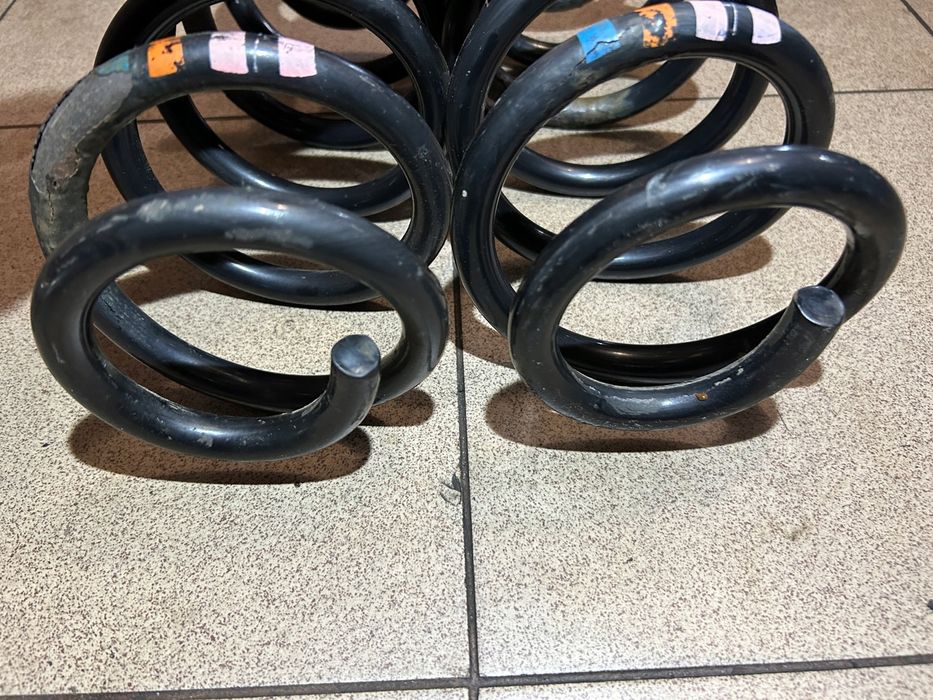 Sprężyna sprężyny przód Audi A4 B6 V6 Automat Komplet