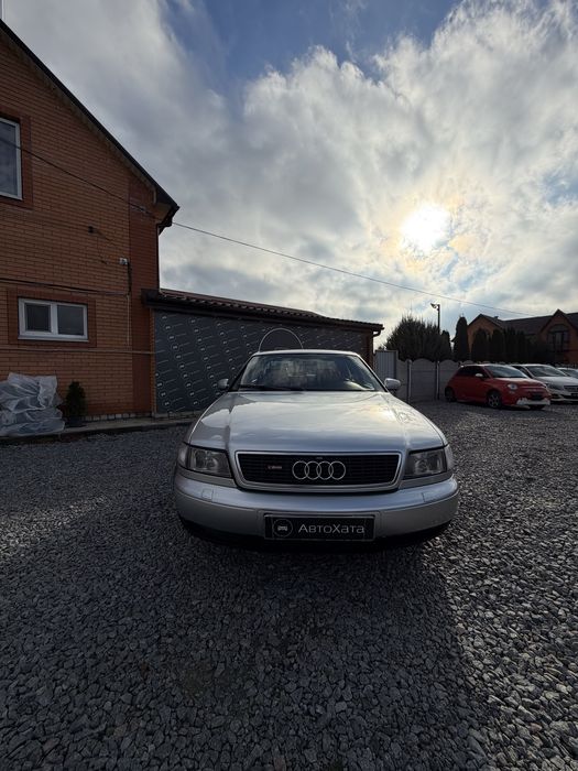 Audi A8 гарний стан