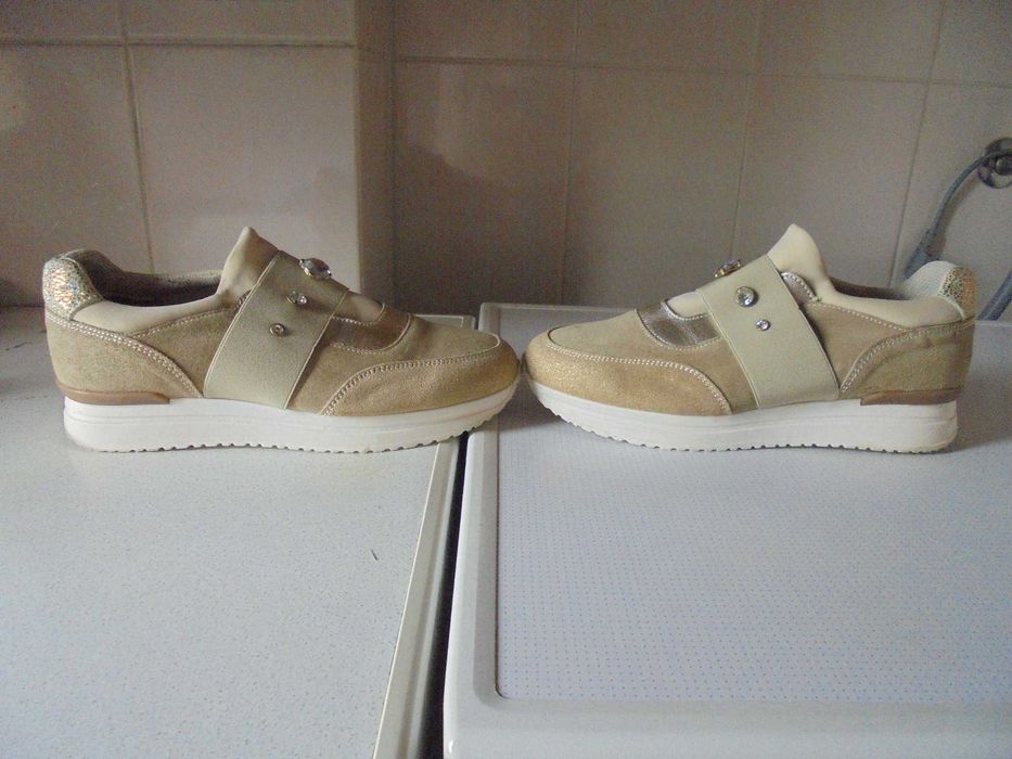 sapatilhas de mulher cor bege