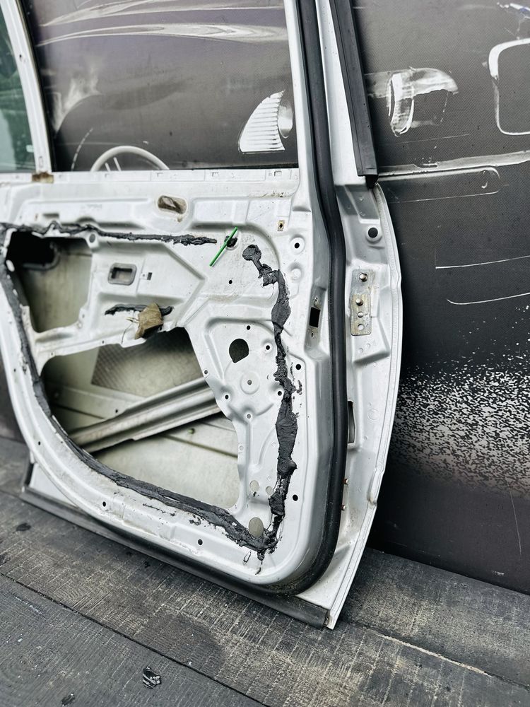 BMW E39 Дверка Універсал Задня Ліва е39 дверь ліва задня 354 Тітан Сіл