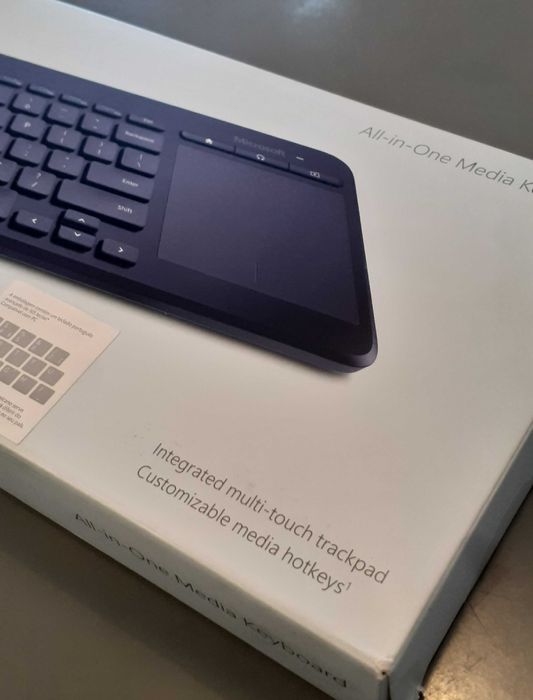 // Teclado Wireless Microsoft All-in-One