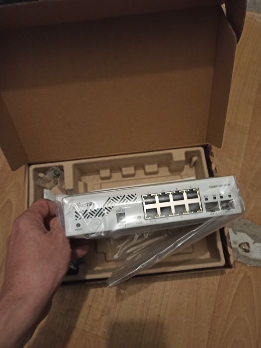 Комутатор MikroTik Cloud Smart Switch CSS610-8G-2S+IN 8x1G, 2xSFP+10G