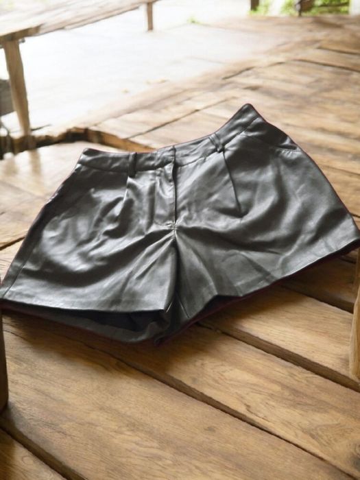 Стильні жіночі шорти еко шкіра Mohito р.32