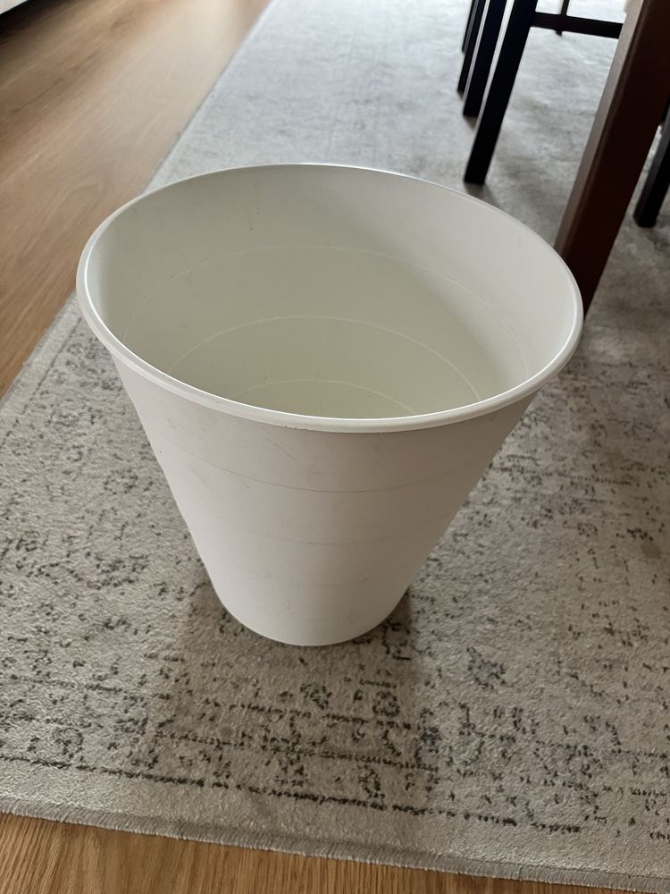 FNISS caixote branco
