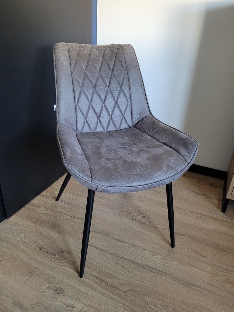 Krzesło szare szerokie metalowe nogi