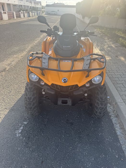 Moto 4 Can Am 570 como nova