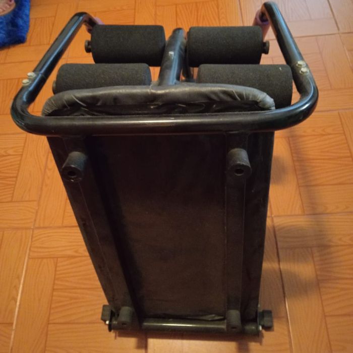 Máquina de musculação abdominal