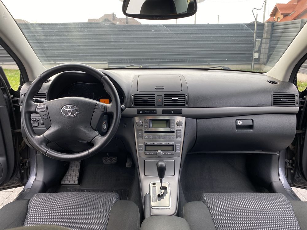 Toyota Avensis 1.8 Автомат