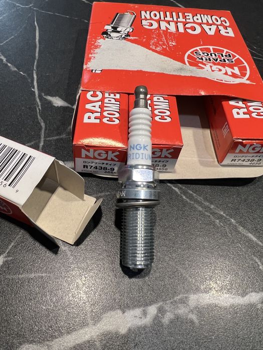 Свічки запалювання NGK R7438-9