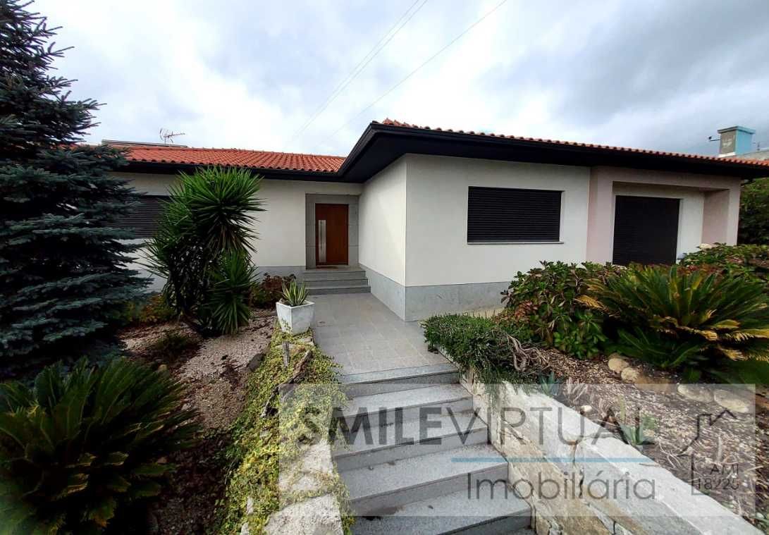 Fantástica Moradia  recente Isolada  com Terreno perto de Lamego