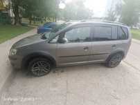 Volkswagen Touran Volvolkswagen Touran Cross silnik1.6 mpi + LPG .