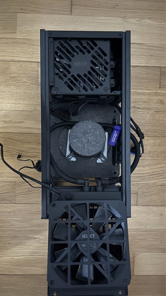 NZXT H1 mini ITX como nova ( com fonte e watercooler)