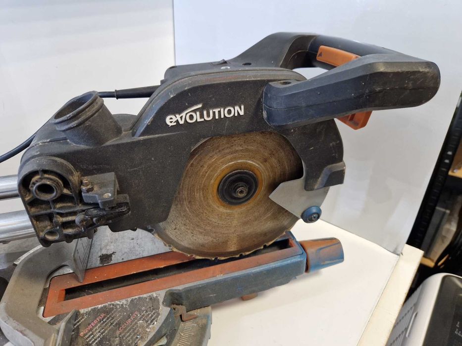 Ukośnica z posuwem Evolution 1500 W 210 mm R210 SMS