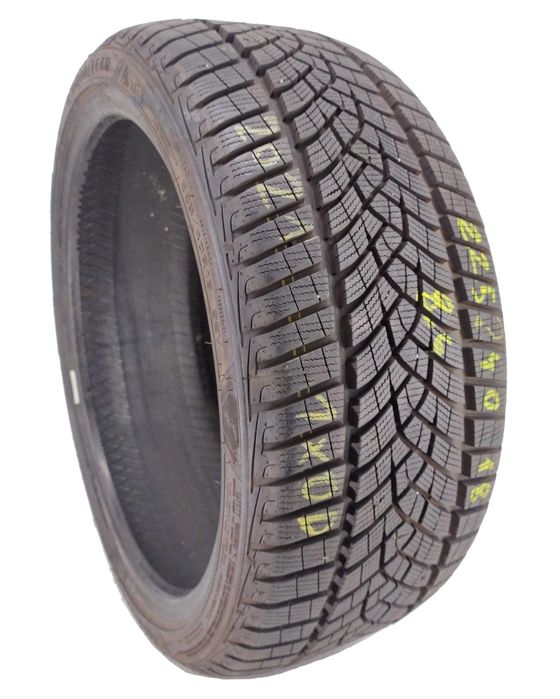 1x 225/40 R18 Goodyear UGP + opona zimowa 8 mm / montaż kurier