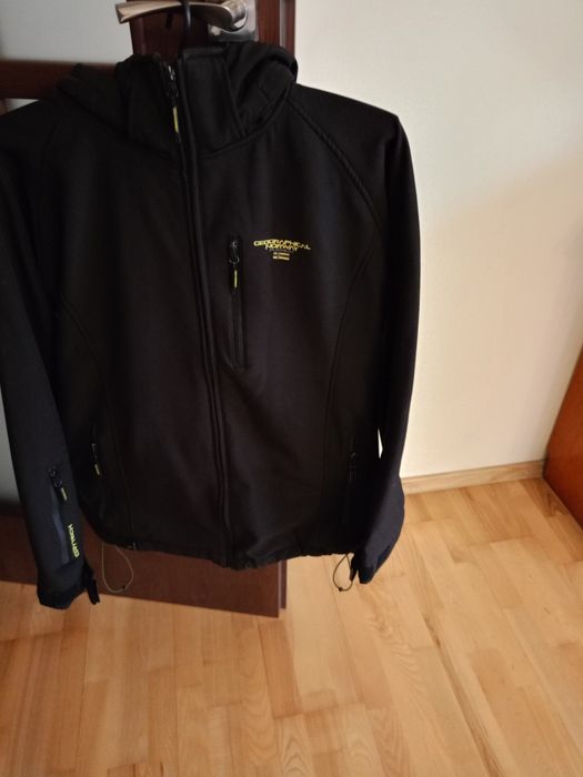 Bardzo ładna firmowa kurtka.