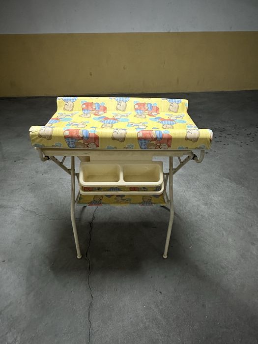 Muda fraldas e Banheira de bebé