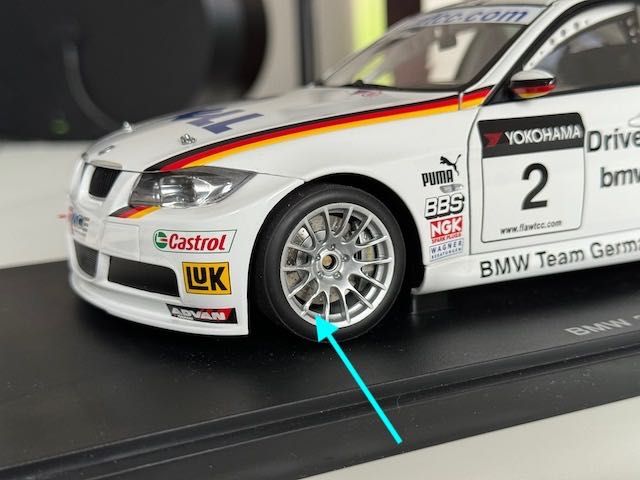 1:18 AUTOart BMW 320Si (E90) Limousine /WTCC 2007 #2 Muller / 80747