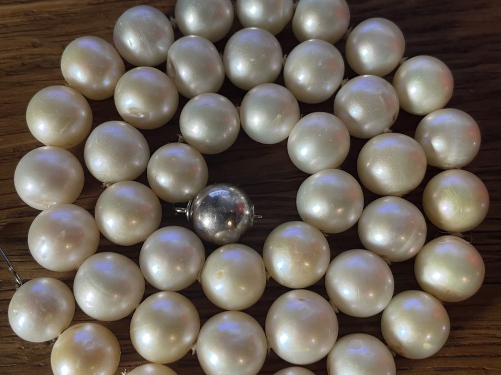 Duże perły hodowlane ze srebrnym zapięciem