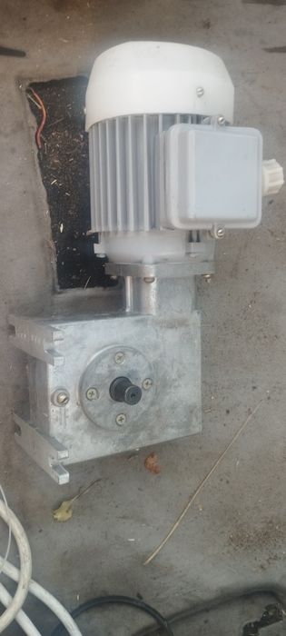 Мотор редуктор новий