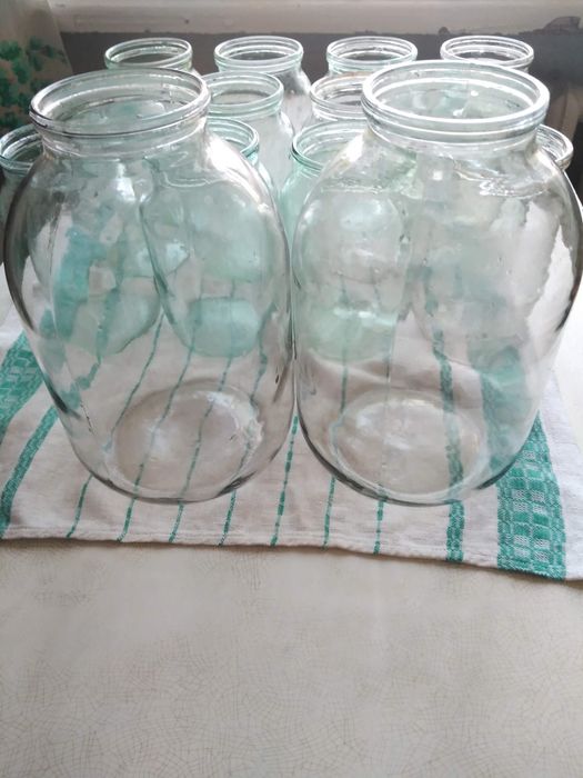 Продам бутлі різні і банки