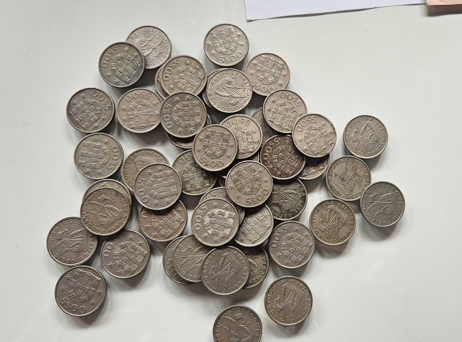 Lote de 40 moedas de 5 escudos (1964–1986)