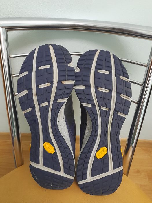 MERRELL..взутя для бігу стан хороший розмір 43 довж.уст.27.см