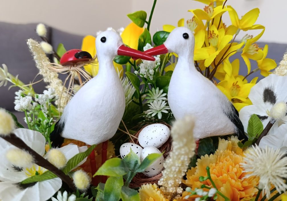 Dekoracja wnętrz. Kompozycja kwiatowa do domu. Flowerbox. Prezent