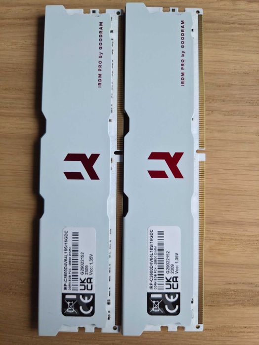GOODRAM Pamięć DDR4 IRDM PRO Crimson White (2x 8GB)