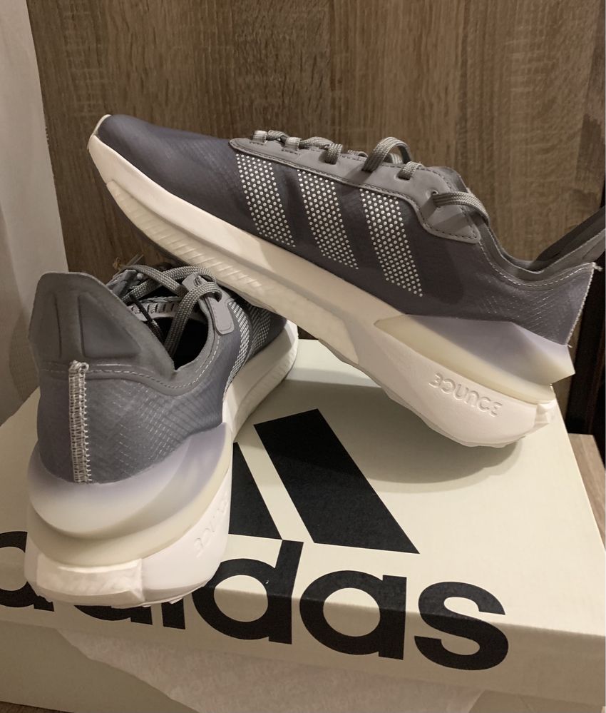 Кросівки adidas avrin 44р.