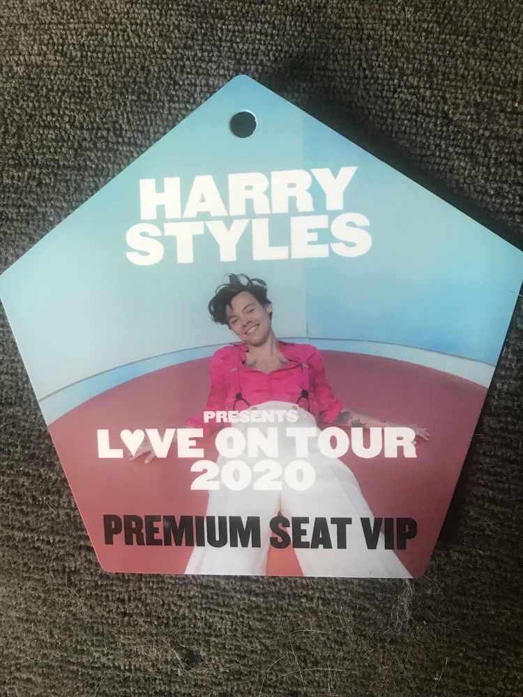 harry styles love on tour unikatowa plakietka vip merch one direction