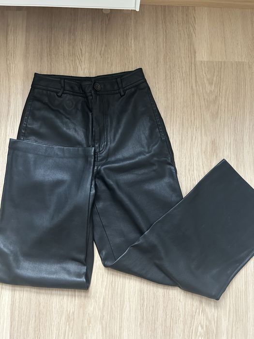 Spodnie szerokie ze skory ekologicznej