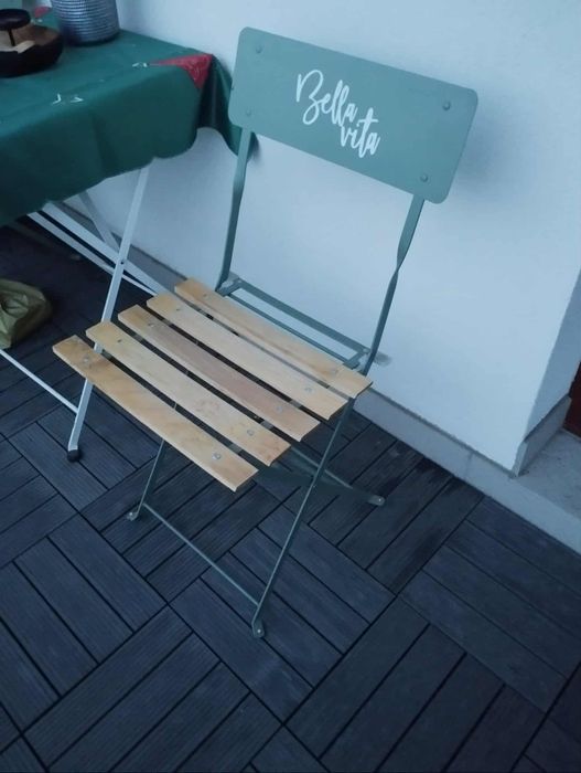 Krzesła składane (2 szt.) "Bella vita" + stolik ikea
w kolorze khaki