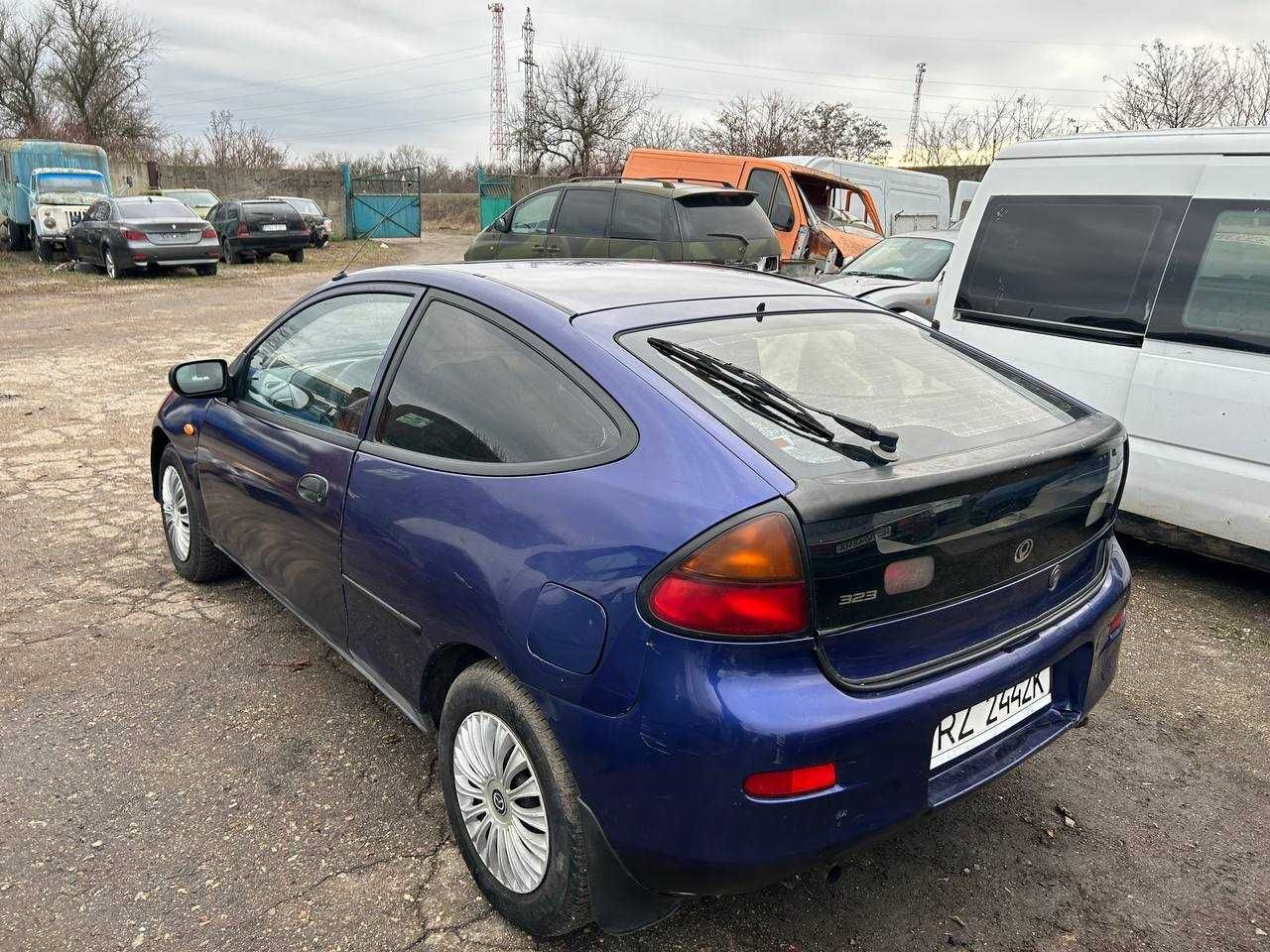 Мазда 323 1994г / Mazda 323 1.5 бензин на запчасти