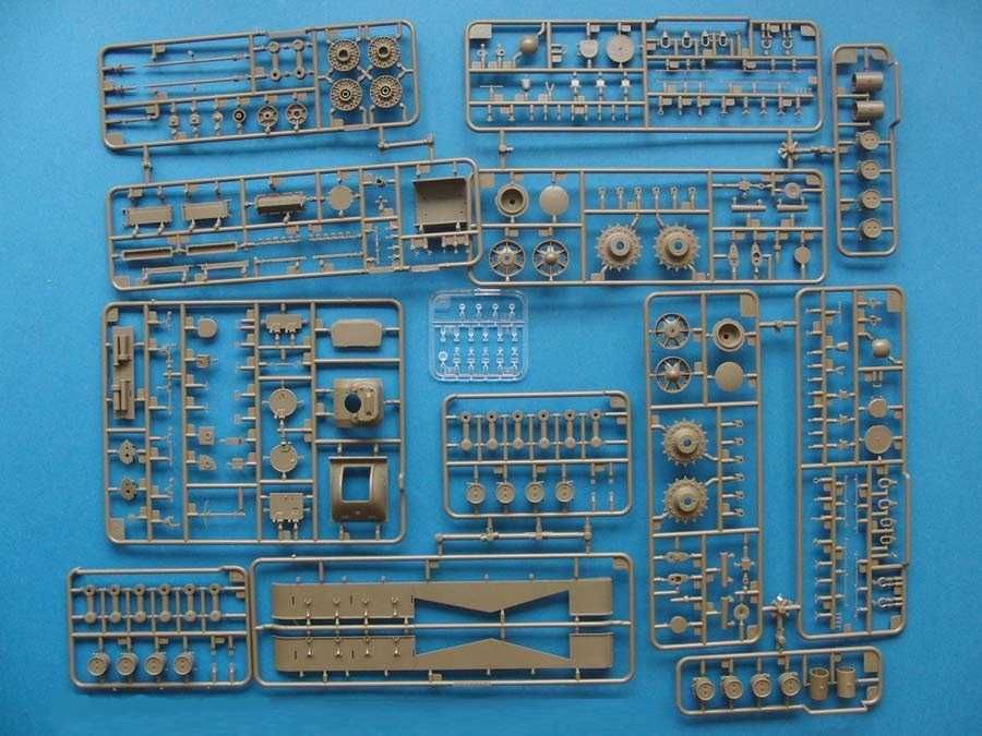 Bronco CB35113 Russian СУ-152 (КВ-14)(April, 1943 Prod.) Scale 1/35